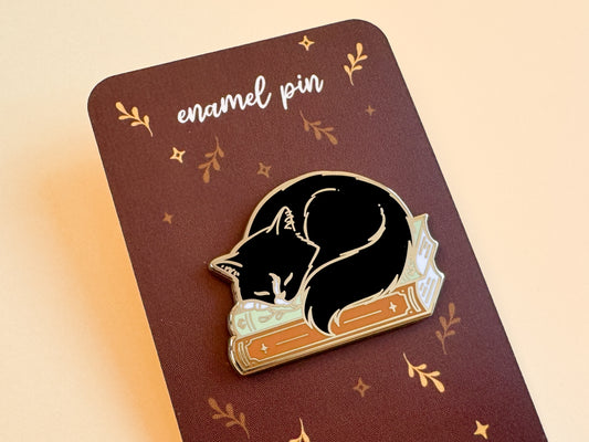 Cat on books - Enamel Pin