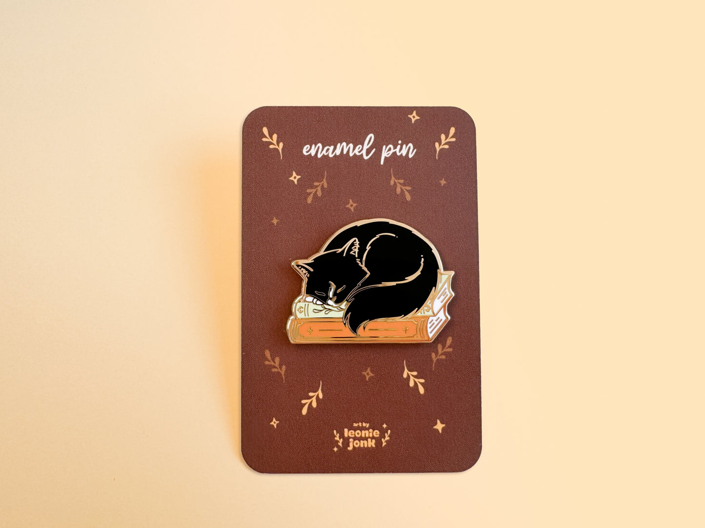 Cat on books - Enamel Pin