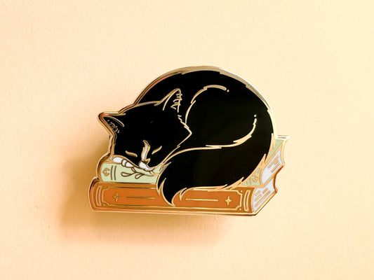 Cat on books - Enamel Pin